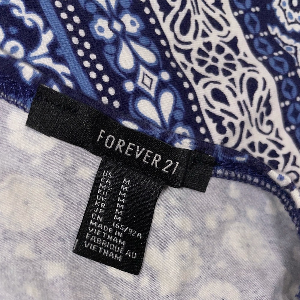 Blue Pattern Crop Top - Picture 4 of 4